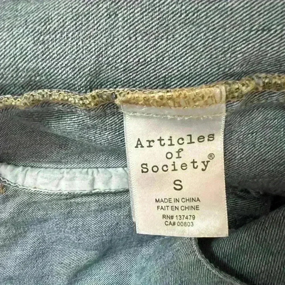 Articles of Society Los Angeles Denim  Jacket with Faux Fur detail - Picture 5 of 6